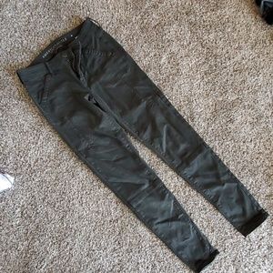 NWOT A&E CARGO STYLE STRETCH JEANS